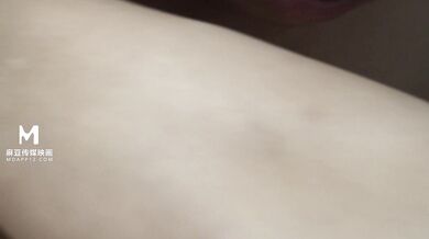 【麻豆传媒】mfk-0052 优雅的陷阱